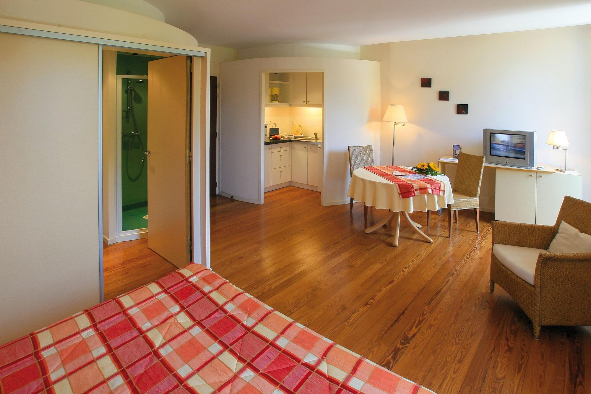 Hotel Cerise - Les Sources Luxeuil-Les-Bains Buitenkant foto